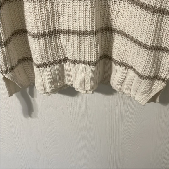 💰American Eagle NWOT Semi Cropped Knit Striped Sweater Oversized XS fits upto XL - Picture 4 of 7